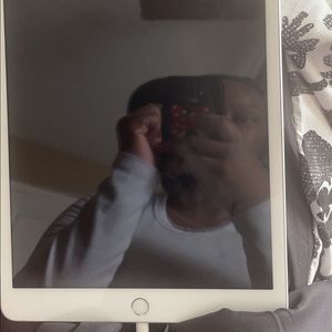 The newest iPad !! I take cashapp $alissa2067 and Venmo 3345315131